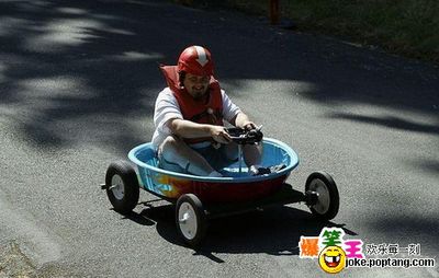 看他多痴迷跑跑吖